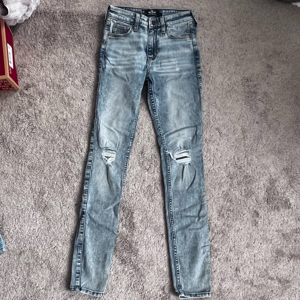 Hollister ripped skinny jeans